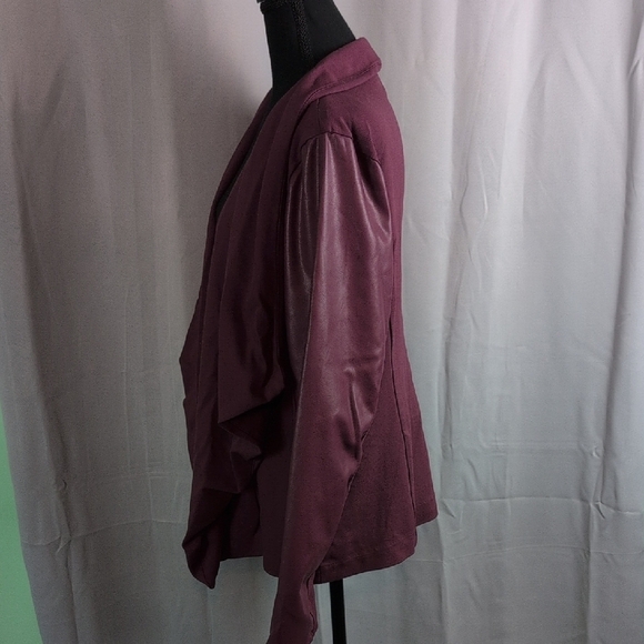 Sofia by Sofia Vergara Maroon Blazer with Waterfall Collar - Picture 3 of 6